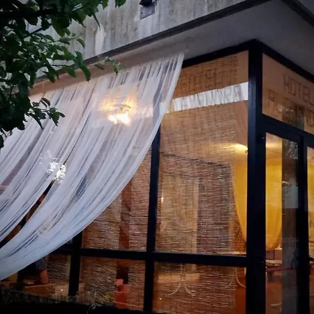 Affittacamere Room In Bb - Hotel Villa Alexandra - Cozy And Familiar Double Room