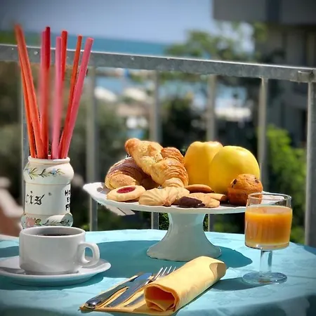 Room In Bb - Hotel Villa Alexandra - Cozy And Familiar Double Room San Mauro Mare
