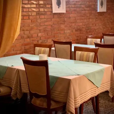 Room In Bb - Hotel Villa Alexandra - Cozy And Familiar Double Room *