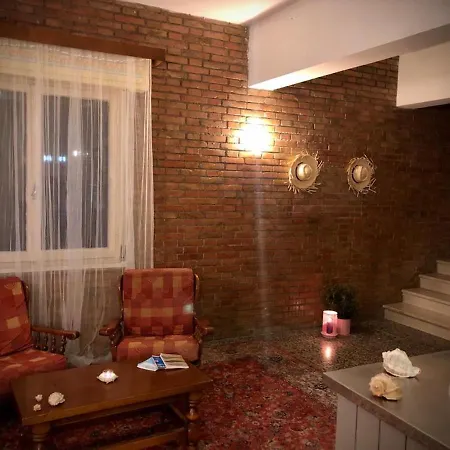 Affittacamere Room In Bb - Hotel Villa Alexandra - Cozy And Familiar Double Room