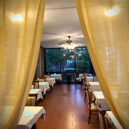 Room In Bb - Hotel Villa Alexandra - Cozy And Familiar Double Room Affittacamere *